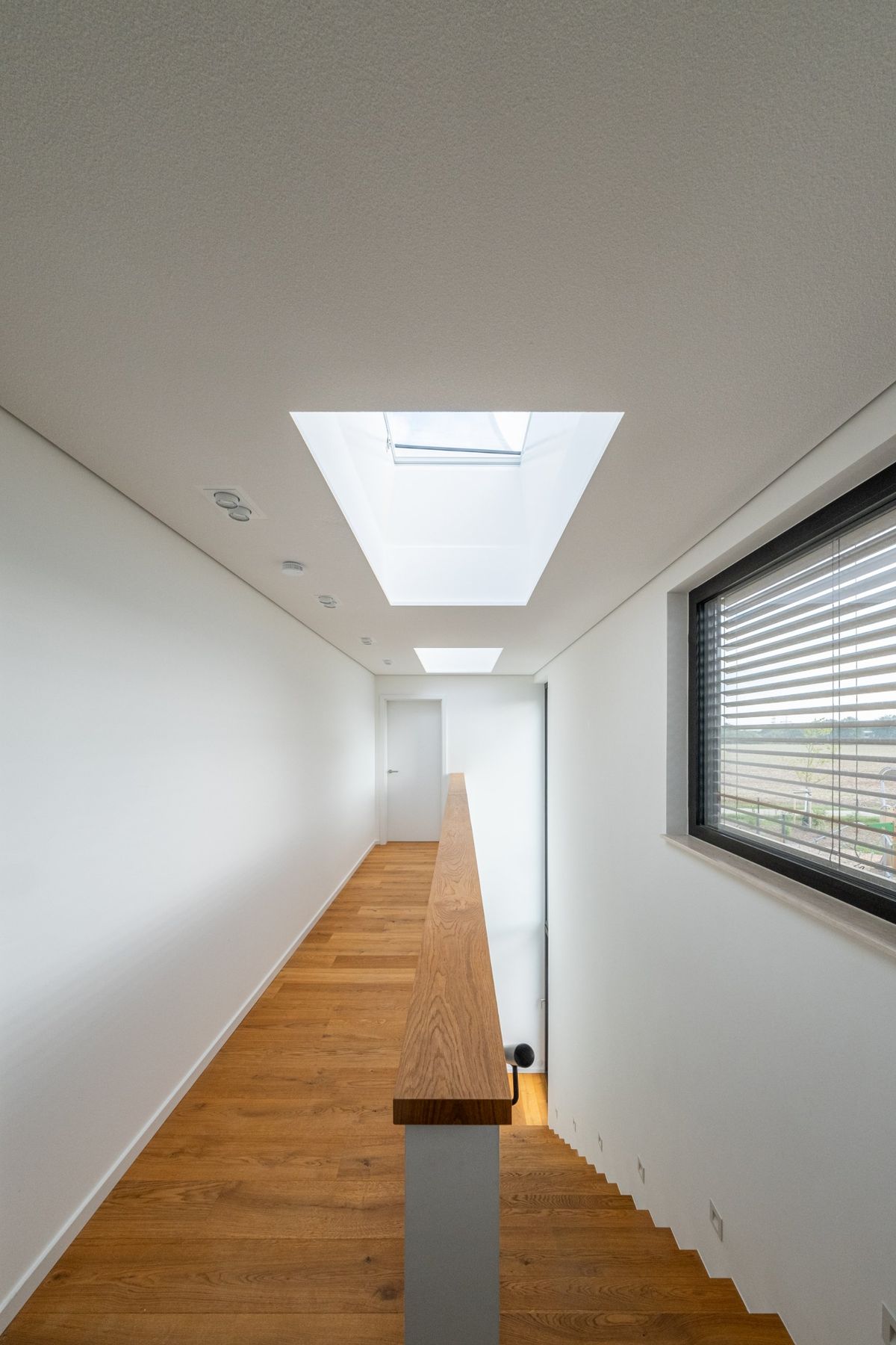 Haus H, Flur mit Eichentreppe und Oberlicht